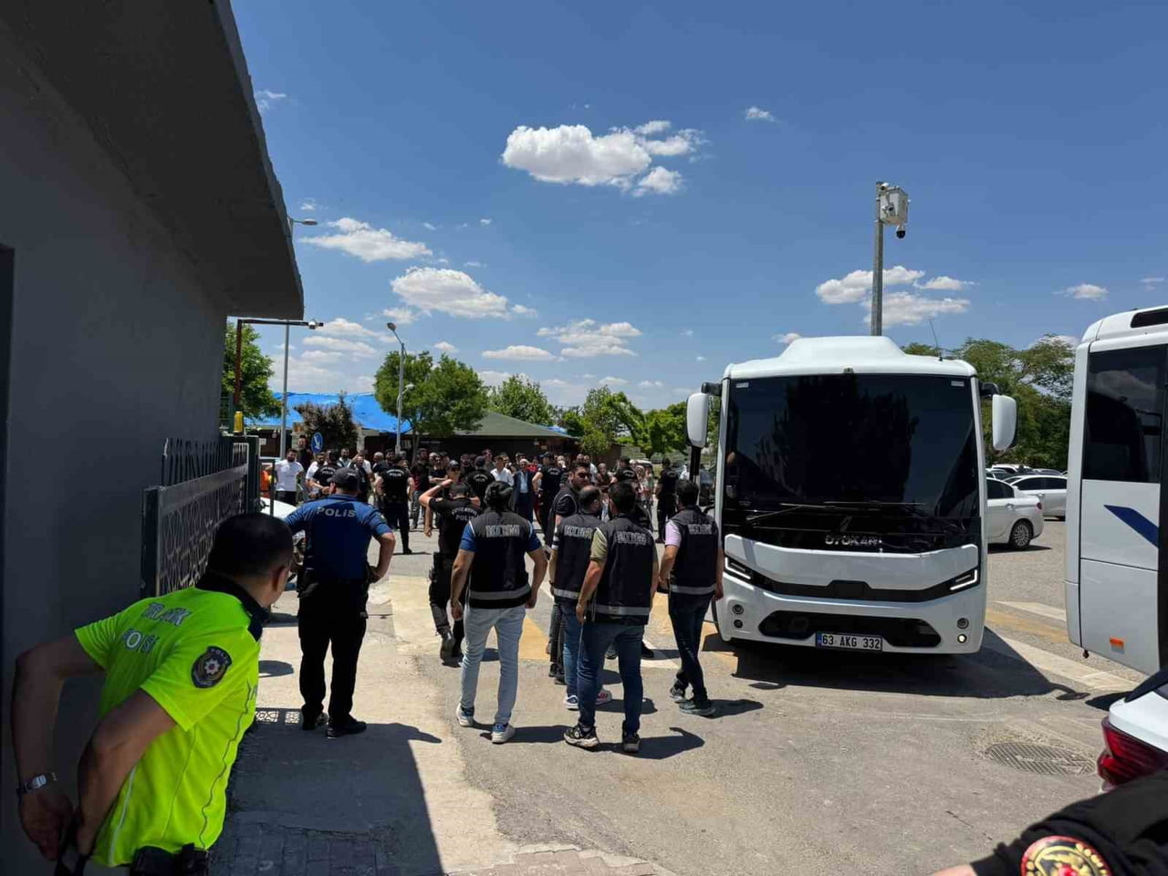 ŞANLIURFA MERKEZLİ 4 İLDE ORGANİZE SUÇ ÖRGÜTÜNE OPERASYON: 21 GÖZALTI