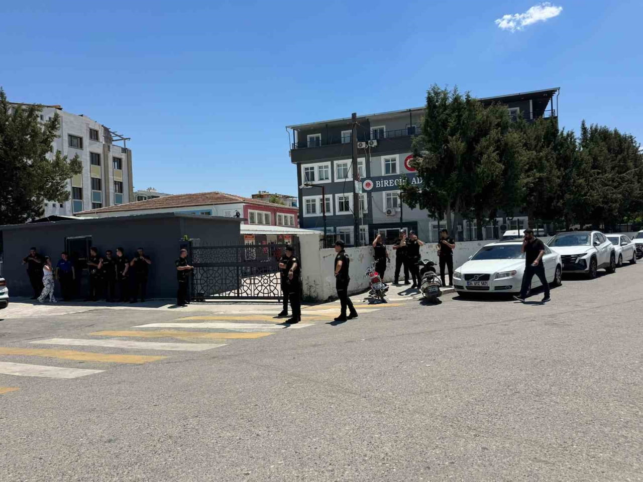 ŞANLIURFA MERKEZLİ 4 İLDE ORGANİZE SUÇ ÖRGÜTÜNE OPERASYON: 21 GÖZALTI