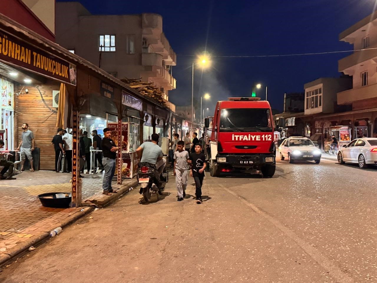 ŞANLIURFA’NIN SURUÇ İLÇESİNDE BİR FIRINDA MÜŞTERİLERİN YOĞUN OLDUĞU SAATLERDE ÇIKAN YANGIN...