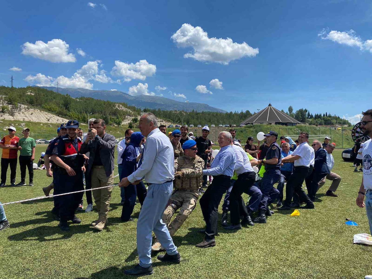 ŞAPHANE’DE ÇOCUK OYUNLARI VE UÇURTMA ŞENLİĞİ COŞKUSU