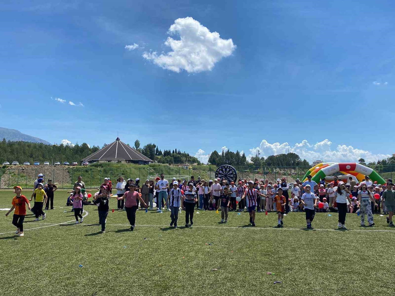 ŞAPHANE’DE ÇOCUK OYUNLARI VE UÇURTMA ŞENLİĞİ COŞKUSU