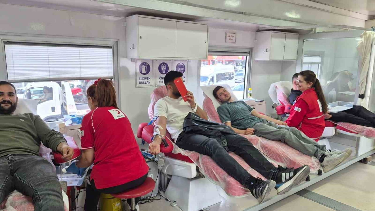 SARIKAMIŞ'TA KIZILAY'DAN KAN BAĞIŞI KAMPANYASI(KARS-İHA)