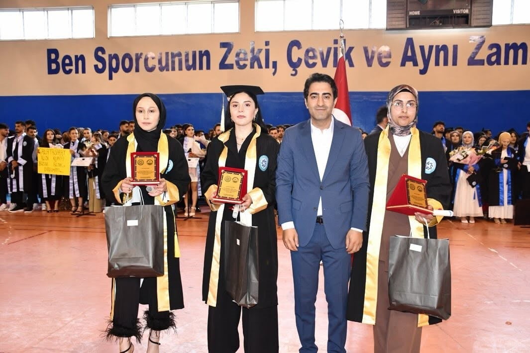 SARIKAMIŞ SPOR BİLİMLERİ FAKÜLTESİ’NDE MEZUNİYET COŞKUSU(KARS-İHA)