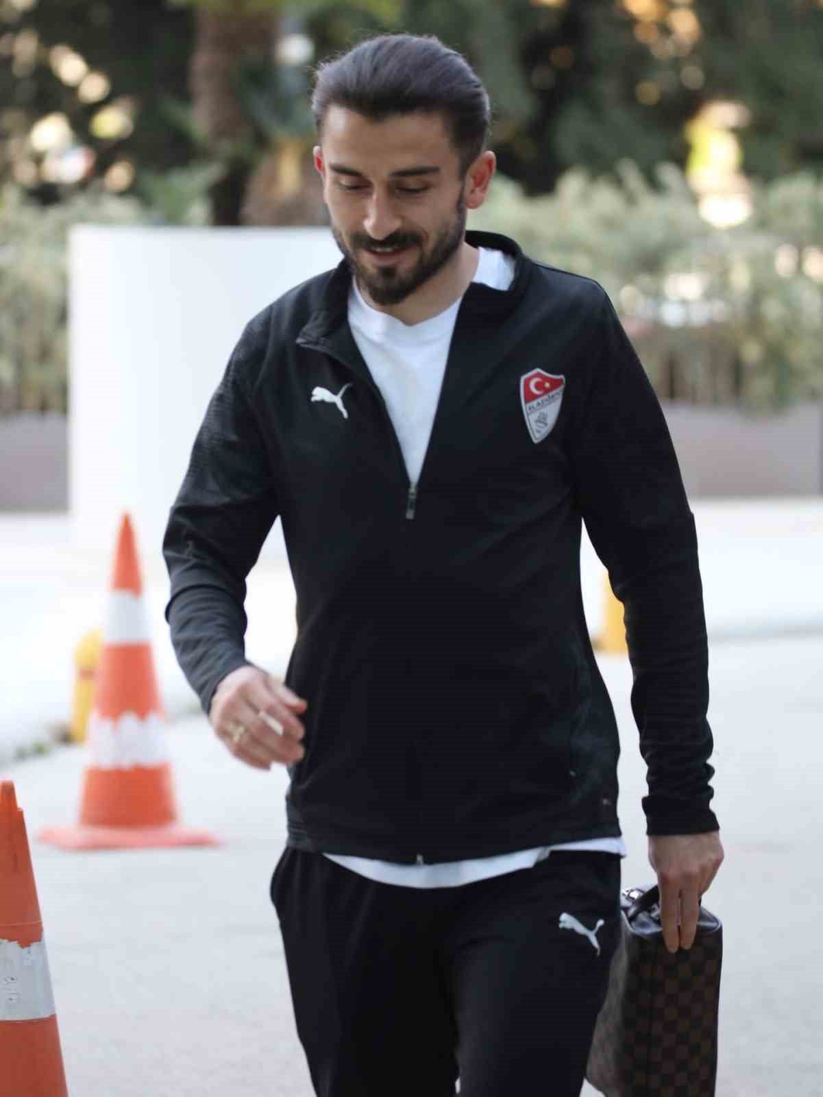 SAVUNMA OYUNCUSU ERCAN COŞKUN ELAZIĞSPOR‘A VEDA ETTİ