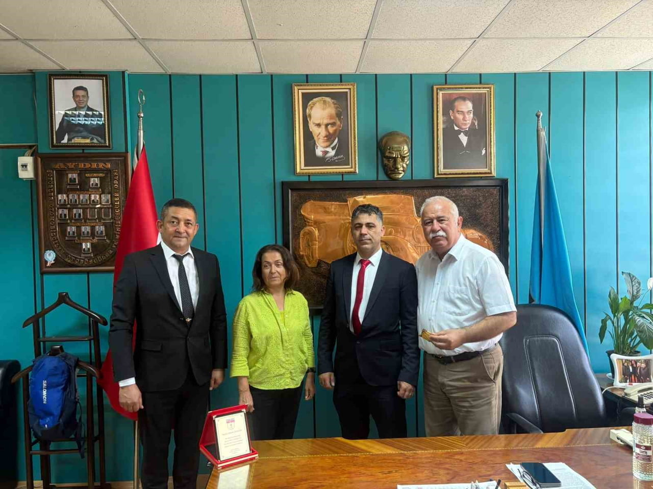 ŞEHİT AİLESİNE HÜRMET GÖSTEREN ŞOFÖR ÖDÜLLENDİRİLDİ