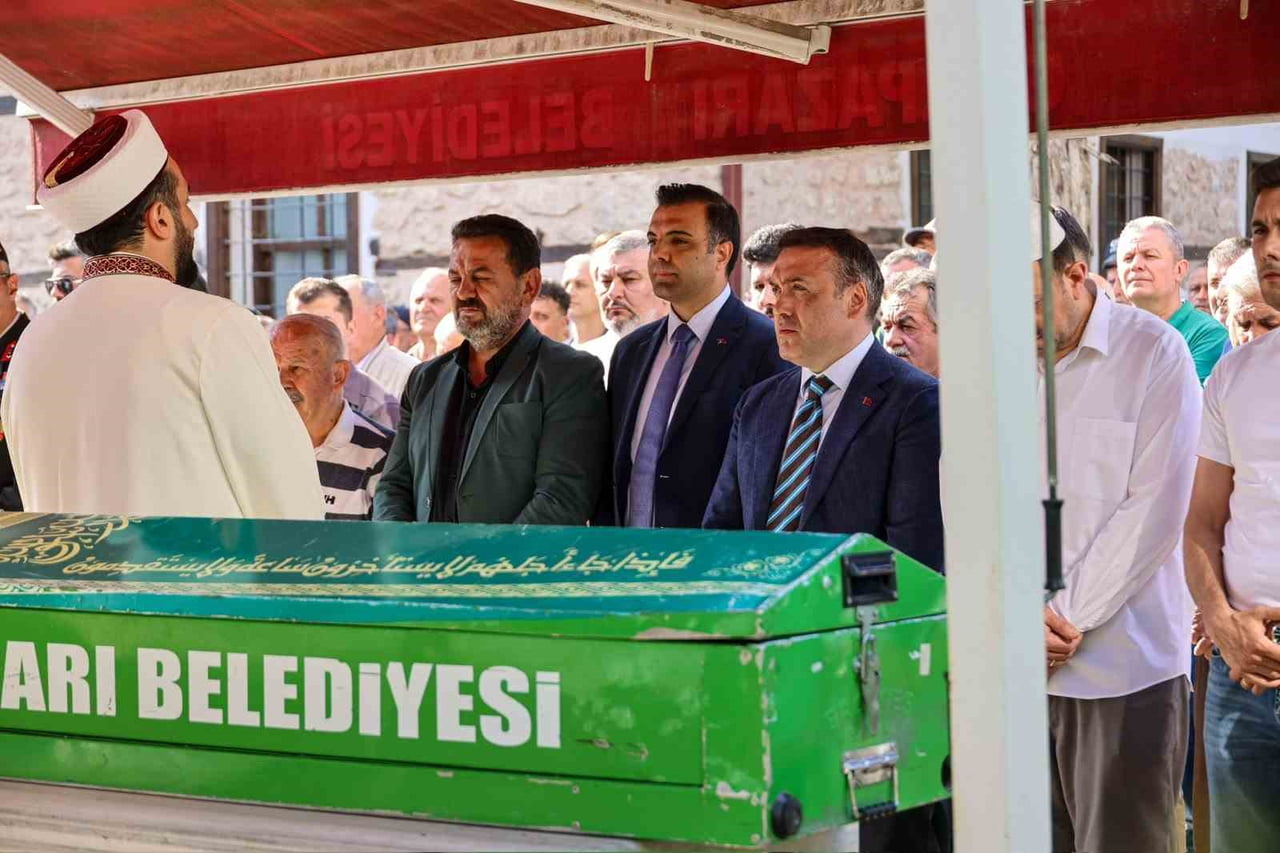 ŞEHİT ANNESİ SON YOLCULUĞUNA UĞURLANDI
