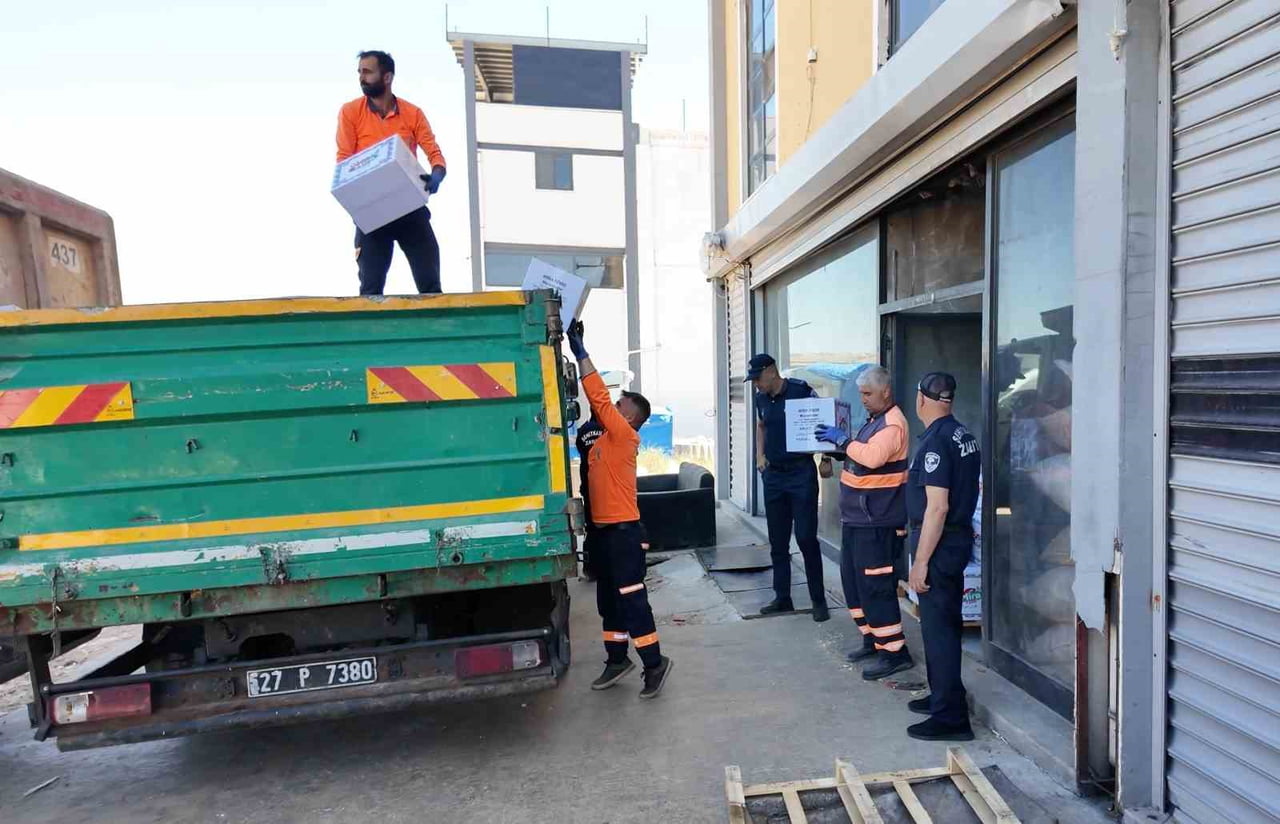 ŞEHİTKAMİL BELEDİYESİ ZABITA MÜDÜRLÜĞÜ EKİPLERİ, İLÇE GENELİNDE HALK SAĞLIĞINI KORUMAYA YÖNELİK...