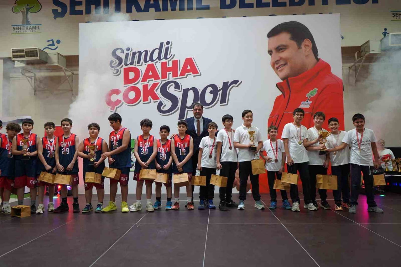 ŞEHİTKAMİL’DE 2. KÜME SPORTİF MÜSABAKALARI COŞKUSU ÖDÜL TÖRENİYLE TAÇLANDI
