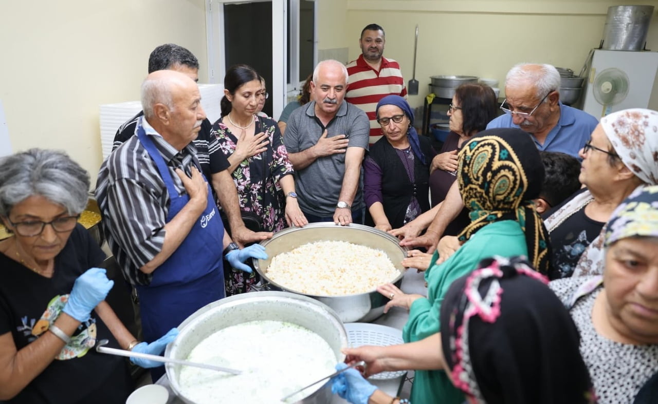 ŞEHZADELER BELEDİYE BAŞKANI HAKAN ŞİMŞEK, MUHARREM MATEMİ DOLAYISIYLA MANİSA CEMEVİ’NDE DÜZENLENEN...