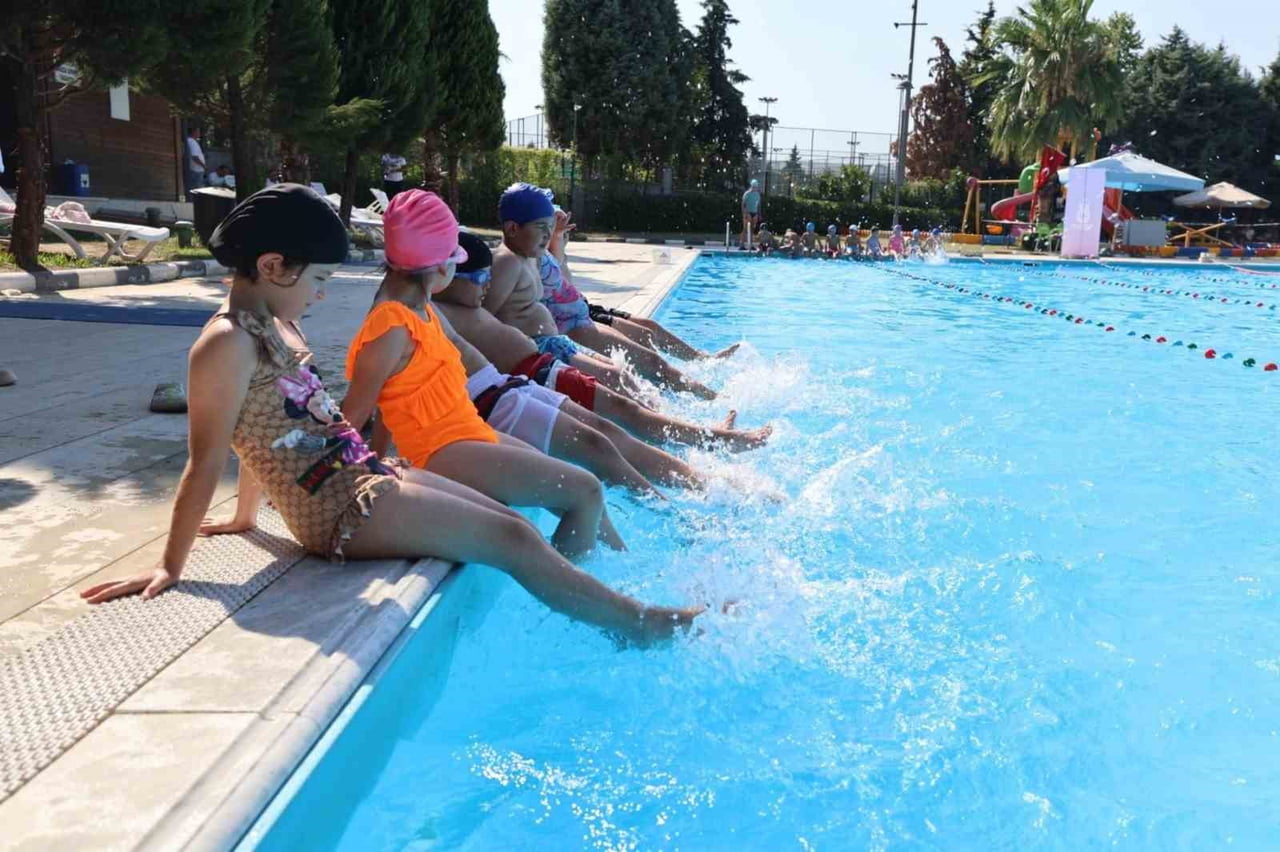 ŞEHZADELER BELEDİYESİ, ÇOCUKLARIN YAZ TATİLİNİ HEM VERİMLİ HEM DE EĞLENCELİ GEÇİRMELERİNİ SAĞLAMAK...