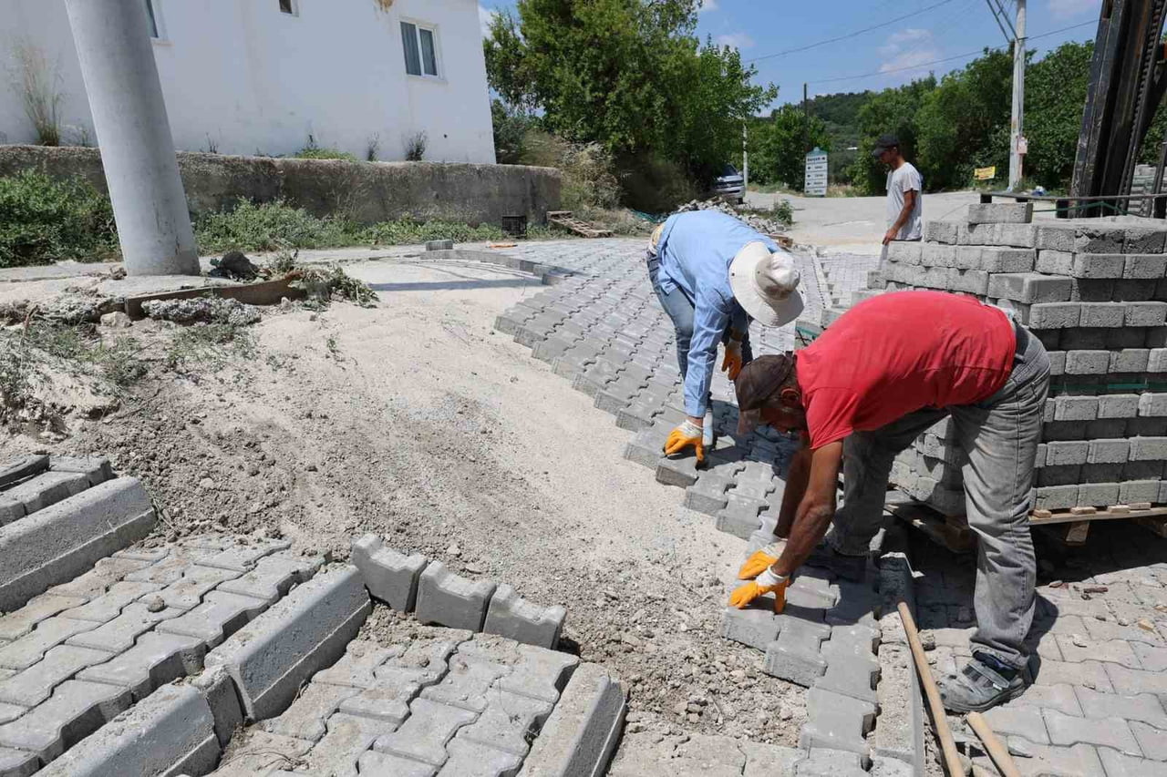 ŞEHZADELER BELEDİYESİ, İLÇE GENELİNDE FARKLI KURUMLARIN ÇALIŞMALARI NEDENİYLE BOZULAN YOL VE...