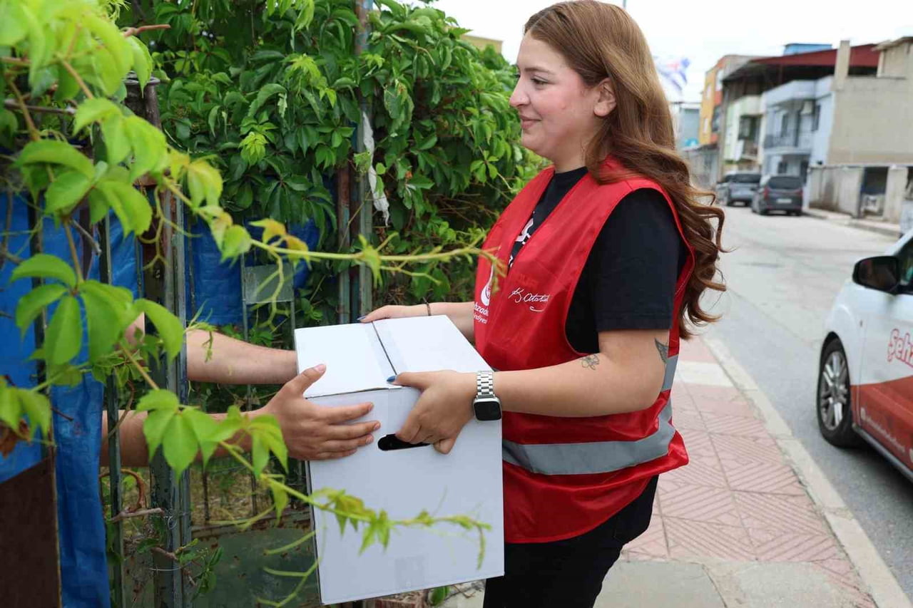 ŞEHZADELER BELEDİYESİ SOSYAL YARDIM İŞLERİ MÜDÜRLÜĞÜ EKİPLERİ, İLÇE GENELİNDE İHTİYAÇ SAHİBİ...