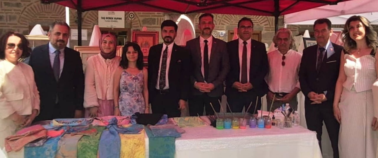 ŞEHZADELER HALK EĞİTİMİ MERKEZİ’NİN YIL SONU SERGİSİNDE KURSİYERLERİN EL EMEĞİ GÖZ NURU ESERLERİ...