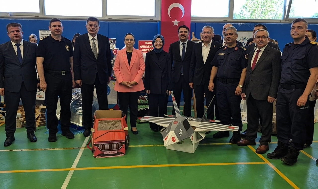 SERGİDE İSE ATIK MALZEMELERDEN YAPILAN TÜRKİYE'NİN SAVAŞ UÇAĞI KAAN VE YERLİ OTOMOBİL TOGG YOĞUN...