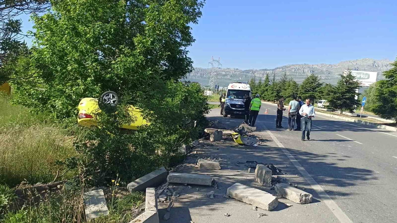 SEYDİŞEHİR İLÇESİNDE KONTROLDEN ÇIKARAK TAKLA ATAN OTOMOBİLİN SÜRÜCÜSÜ YARALANDI