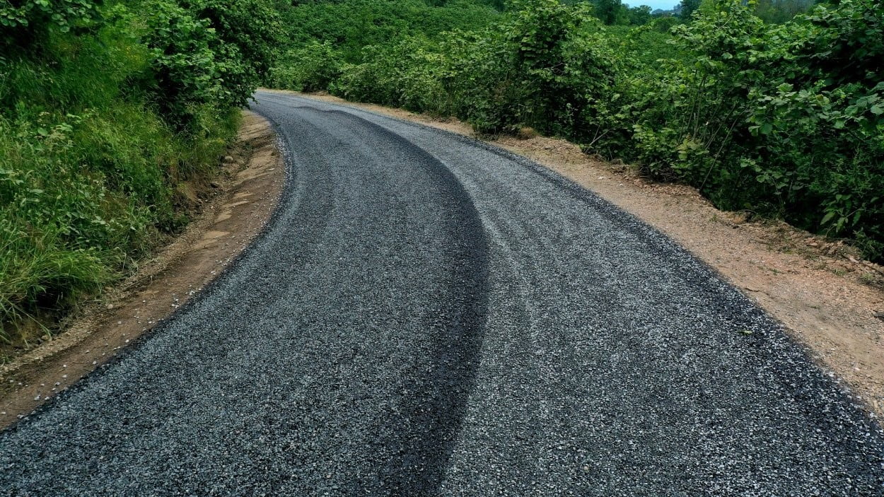 SICAK ASFALT ÇALIŞMALARININ YAPILDIĞI YOL