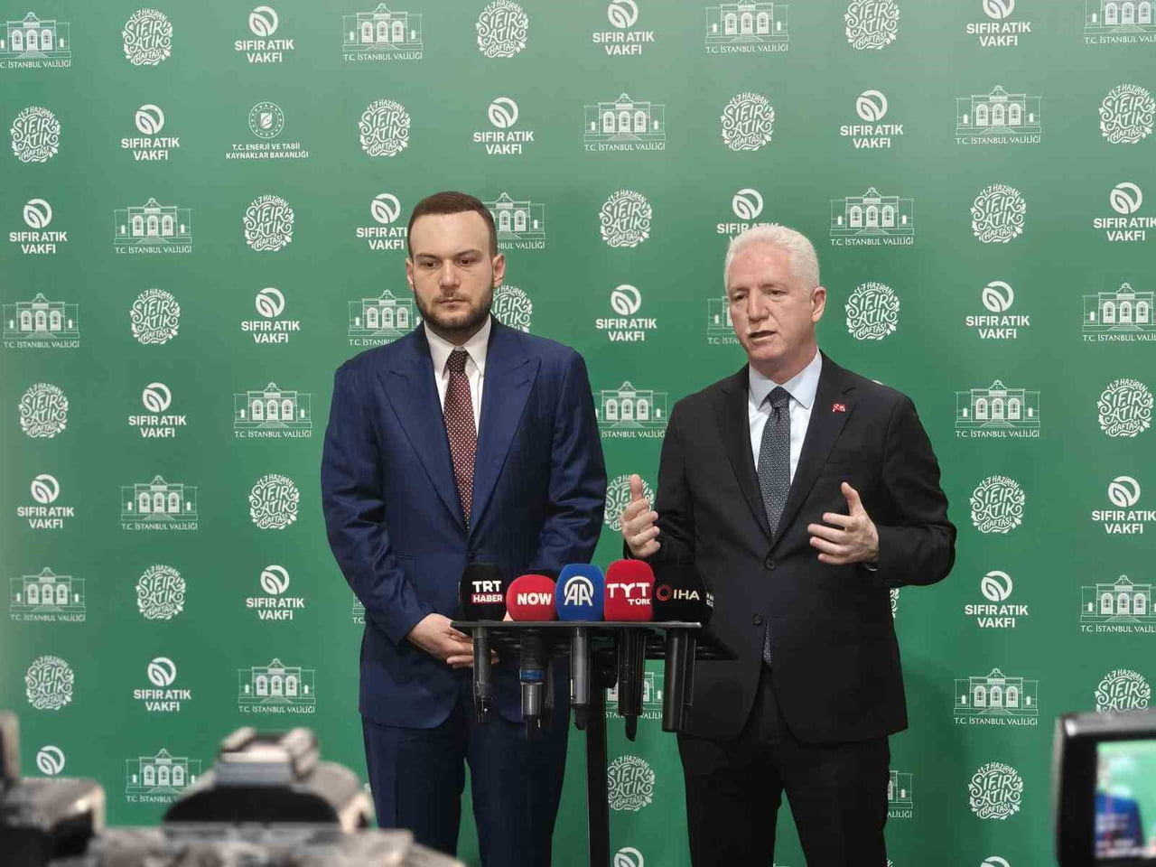 SIFIR ATIK VAKFI BAŞKANI SAMED AĞIRBAŞ VE İSTANBUL VALİSİ DAVUT GÜL