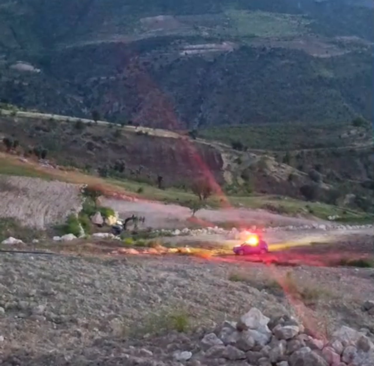 SİİRT'İN PERVARİ İLÇESİNDE, BABASININ KULLANDIĞI İŞ MAKİNESİNİN ALTINDA KALAN 3 YAŞINDAKİ ÇOCUK...