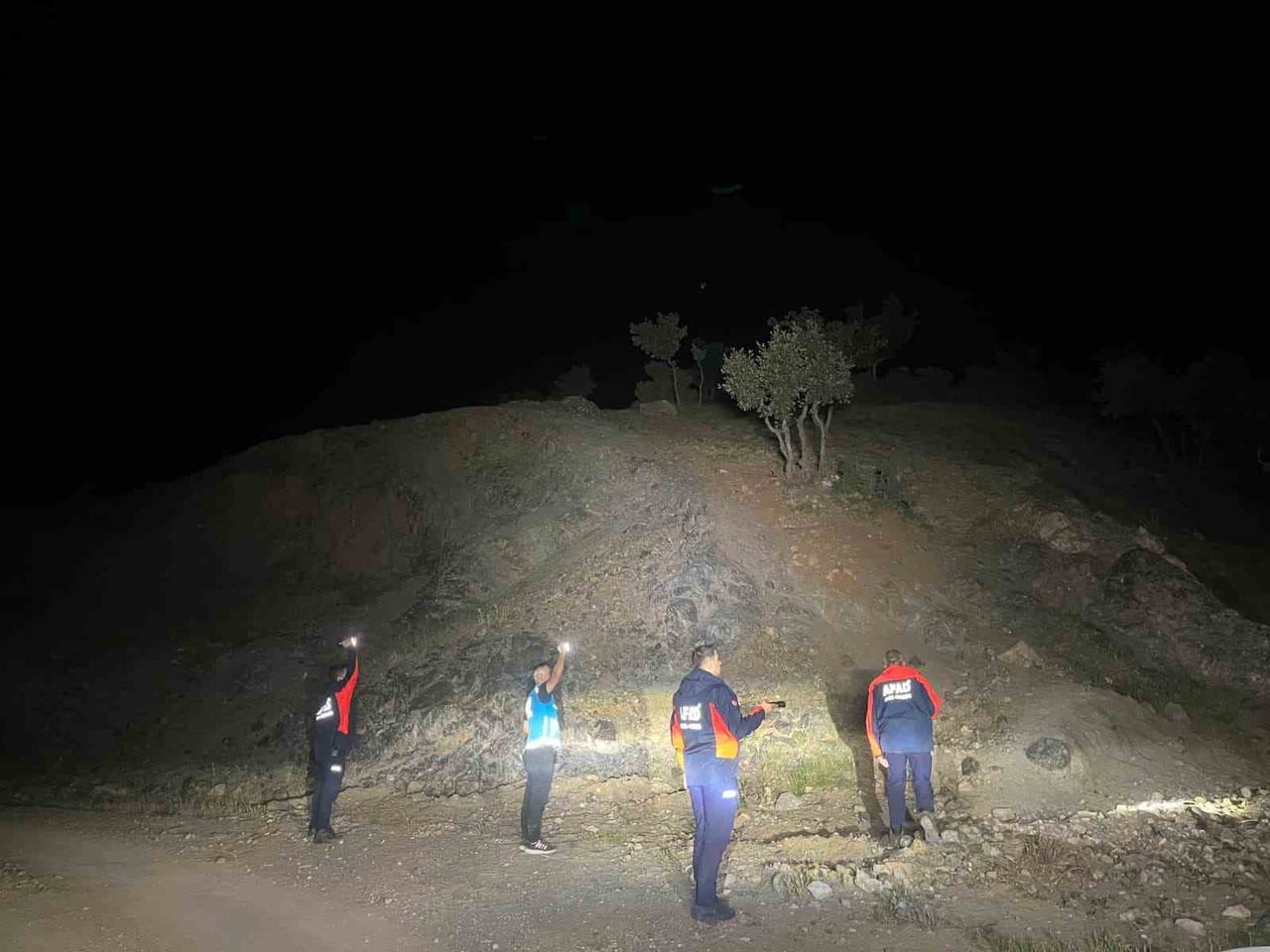 SİİRT'İN ŞİRVAN İLÇESİNDE KAYBOLAN ÇOBAN İÇİN ARAMA ÇALIŞMALARI BAŞLATILDI.