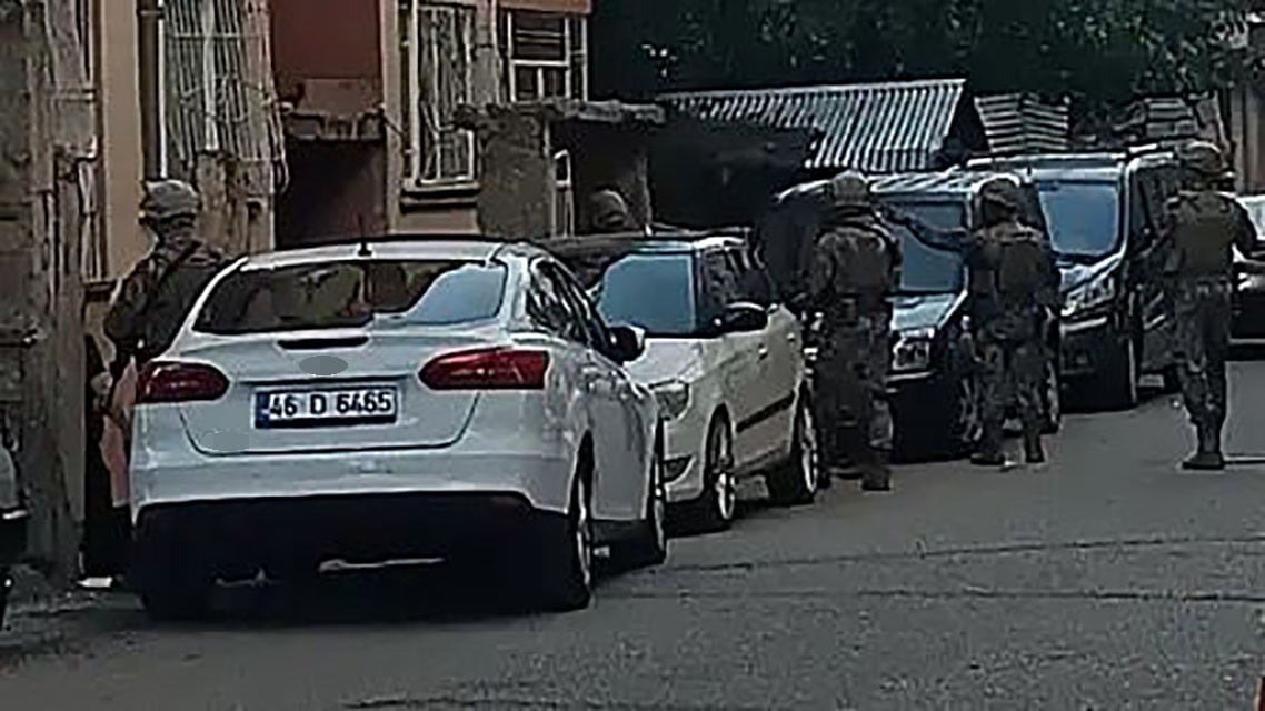 SİİRT'TE KURBAN BAYRAMI'NIN İLK GÜNÜNDE SOKAKTA İŞLENEN CİNAYETE İLİŞKİN BİR ŞÜPHELİ GÖZALTINA...