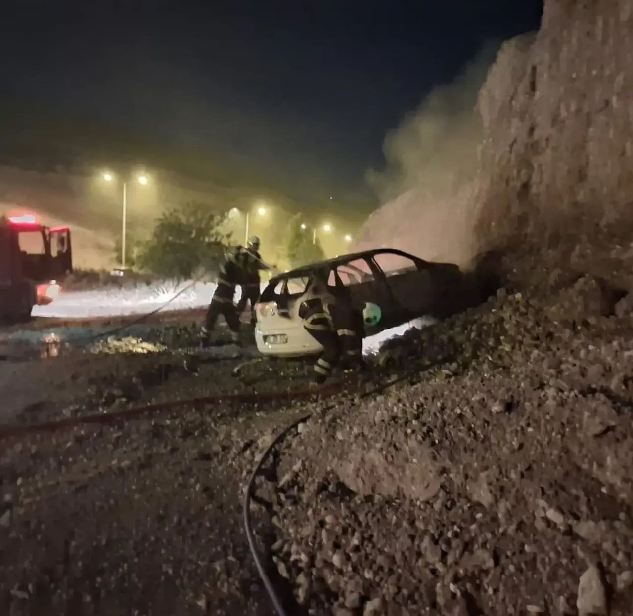 SİİRT'TE SEYİR HALİNDEKİ BİR OTOMOBİL ALEV ALDI. OLAYDA ÖLEN YA DA YARALANAN OLMAZKEN, ARAÇ...
