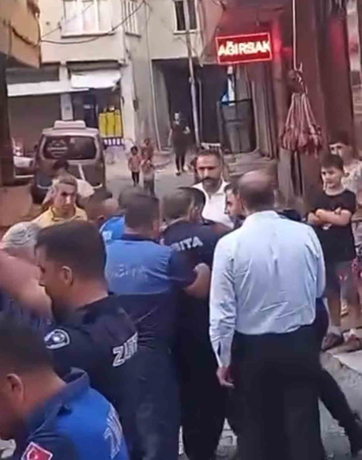 SİİRT BELEDİYESİ ZABITA MÜDÜRLÜĞÜ EKİPLERİ, KENT GENELİNDE KALDIRIM VE KAMUYA AÇIK ALANLARIN...