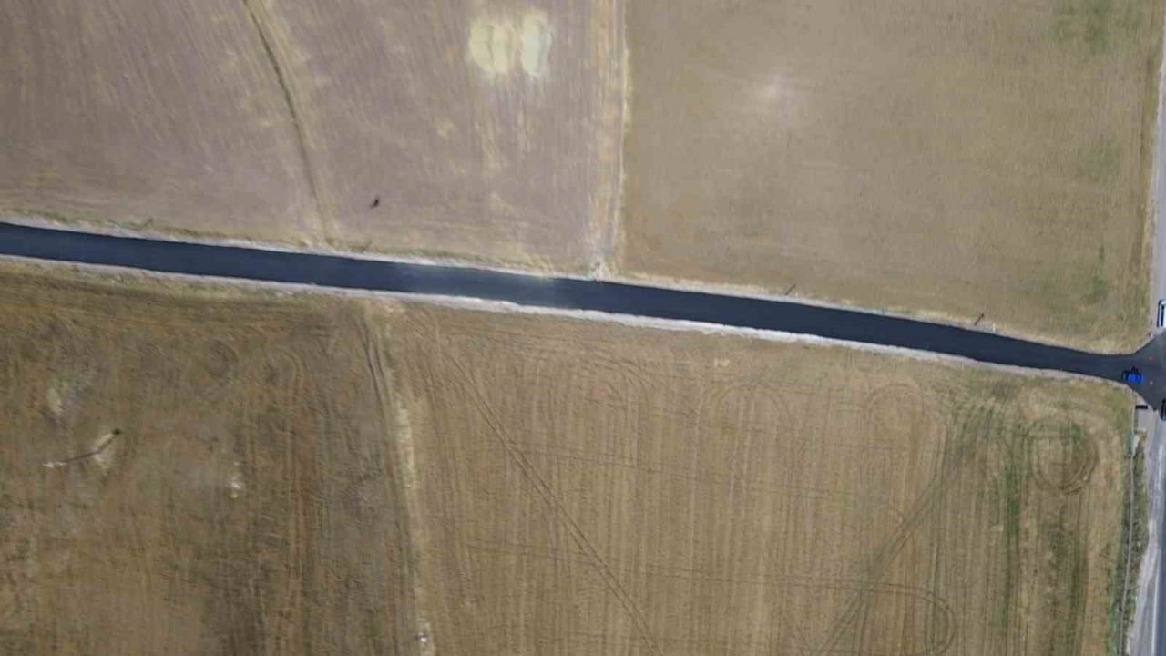 SİİRT KIRSALINDA ASFALT SEFERBERLİĞİ: 3,4 KİLOMETRELİK YOL TAMAMLANDI