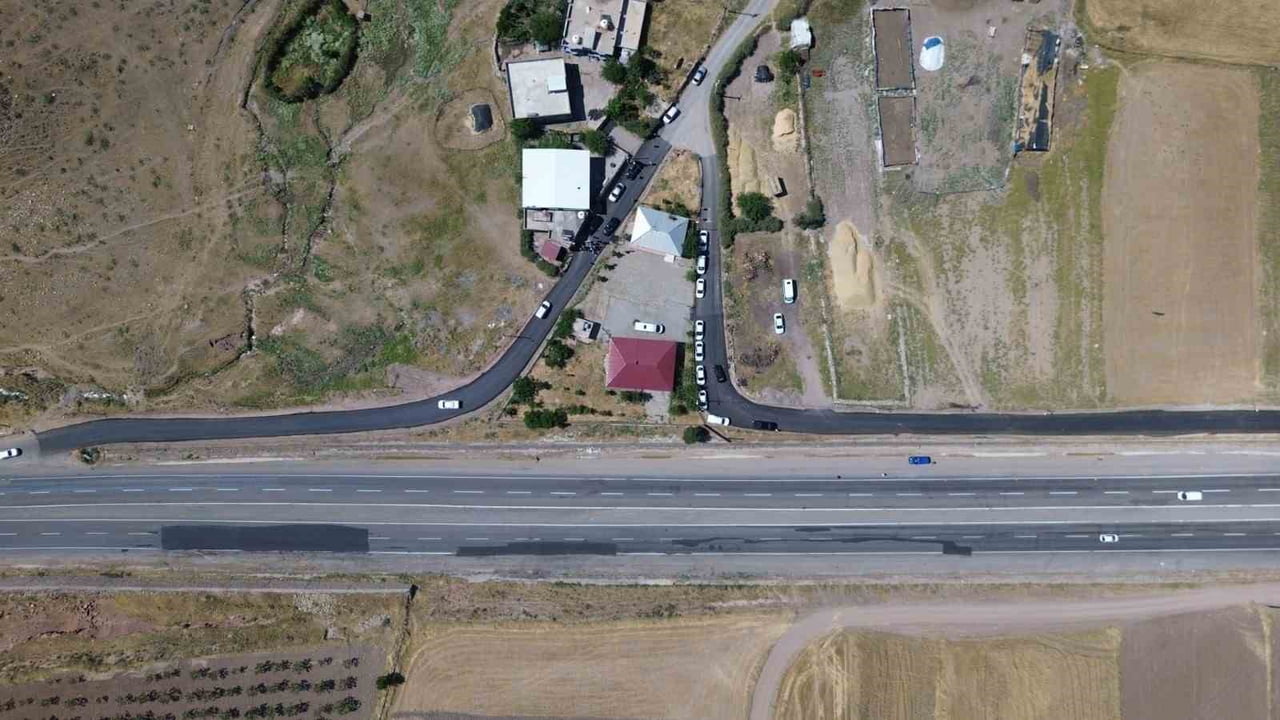 SİİRT KIRSALINDA ASFALT SEFERBERLİĞİ: 3,4 KİLOMETRELİK YOL TAMAMLANDI