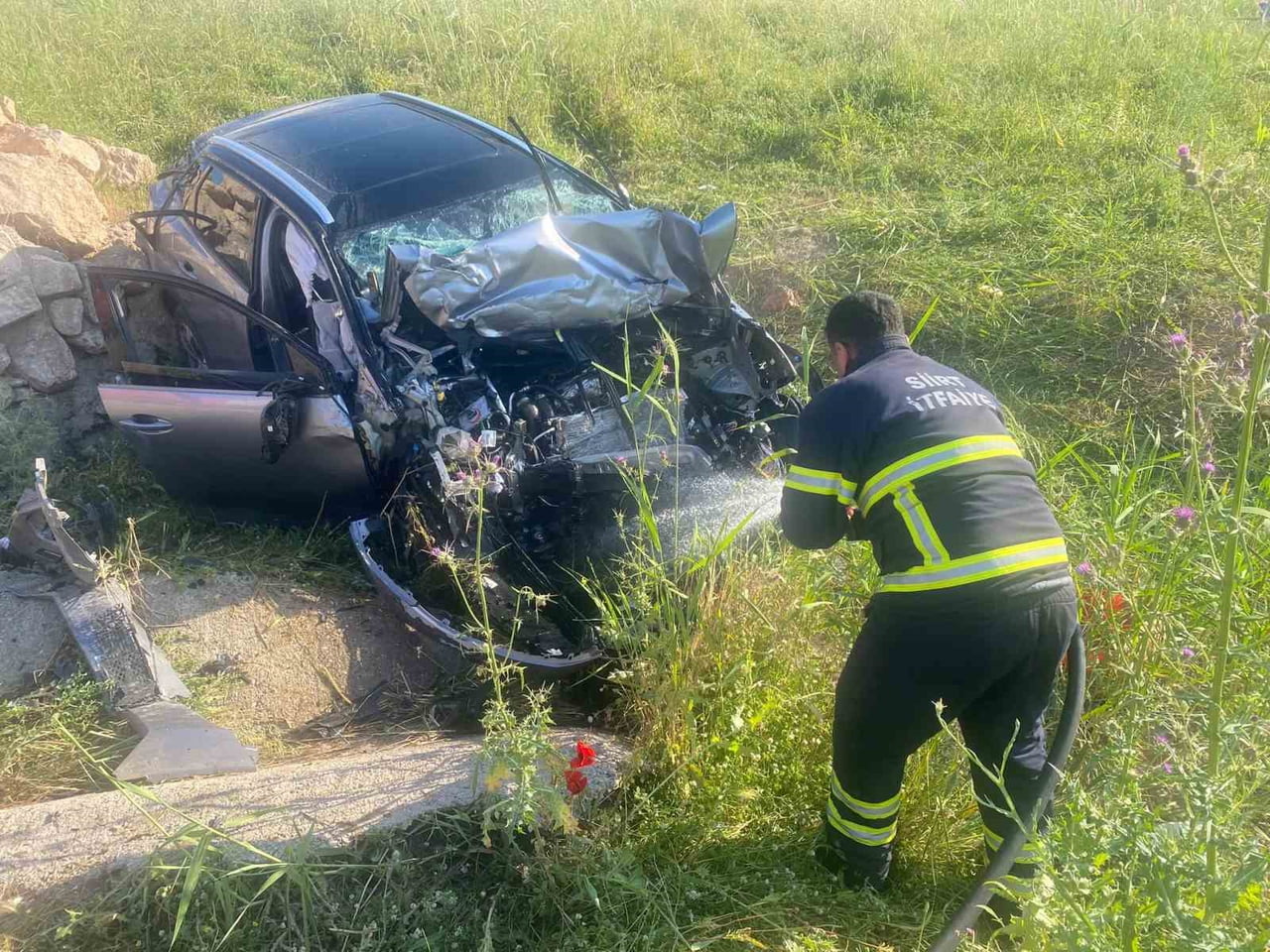 SİİRT-KURTALAN KARAYOLU ÜÇYOL MEVKİİNDE MEYDANA GELEN TRAFİK KAZASINDA BİR KİŞİ AĞIR...