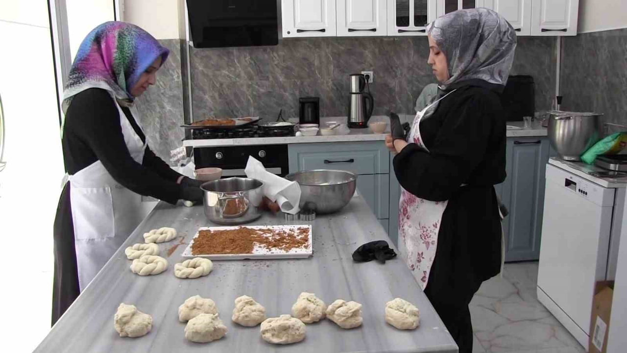 SİİRT’TE 14 YAŞINDAKİ KIZINA ÇÖLYAK TEŞHİSİ KONULMASININ ARDINDAN YAŞADIĞI ZORLUKLARDAN YOLA ÇIKAN...