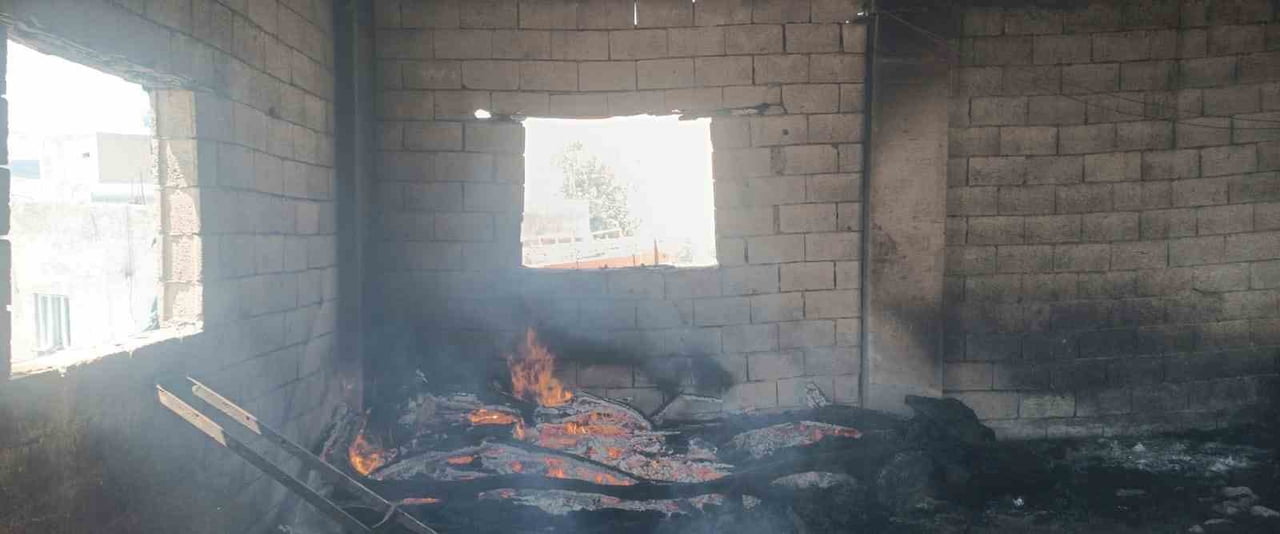 SİİRT’TE 2 KATLI BİR EVİN ZEMİN KATINDA ÇIKAN YANGIN PANİĞE NEDEN OLDU.