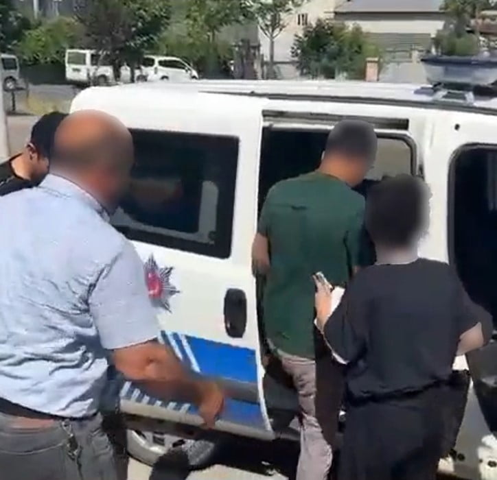 SİİRT’TE POLİS EKİPLERİ, YÜKSEKÖĞRETİM KURUMLARI SINAVI'NA (YKS) GEÇ KALAN ÖĞRENCİLERİN YARDIMINA...