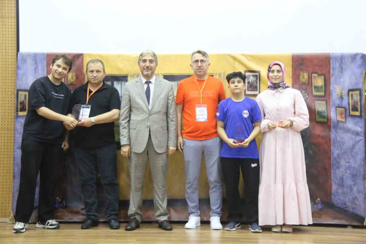 SİMAV'DA "AİLE" TEMALI TİYATRO FESTİVALİNİN ÖDÜL TÖRENİ DÜZENLENDİ