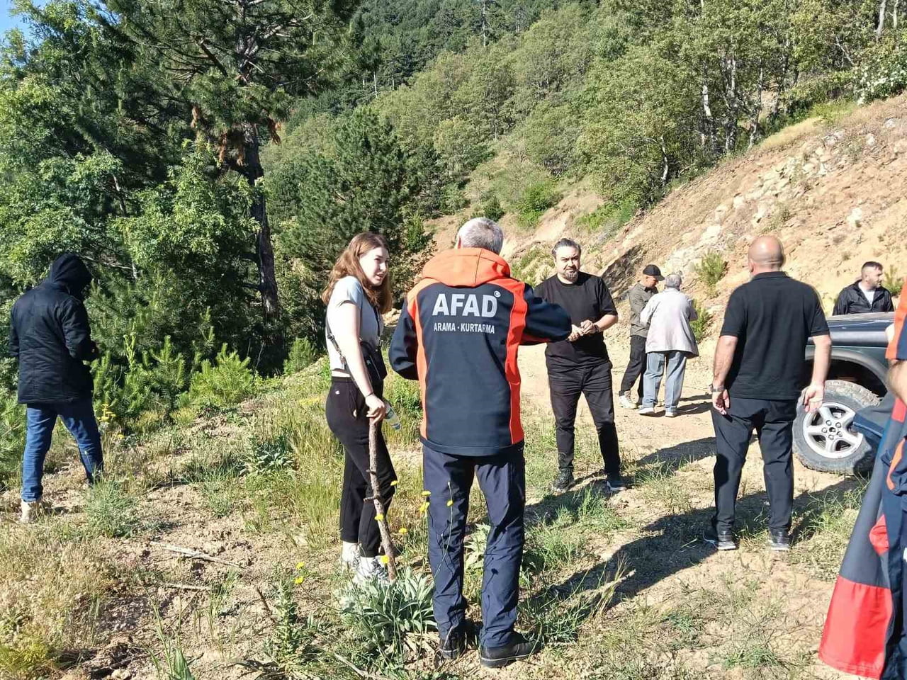SİMAV DAĞI’NDA KAYBOLAN GENÇ ÇİFT SAĞ OLARAK BULUNDU