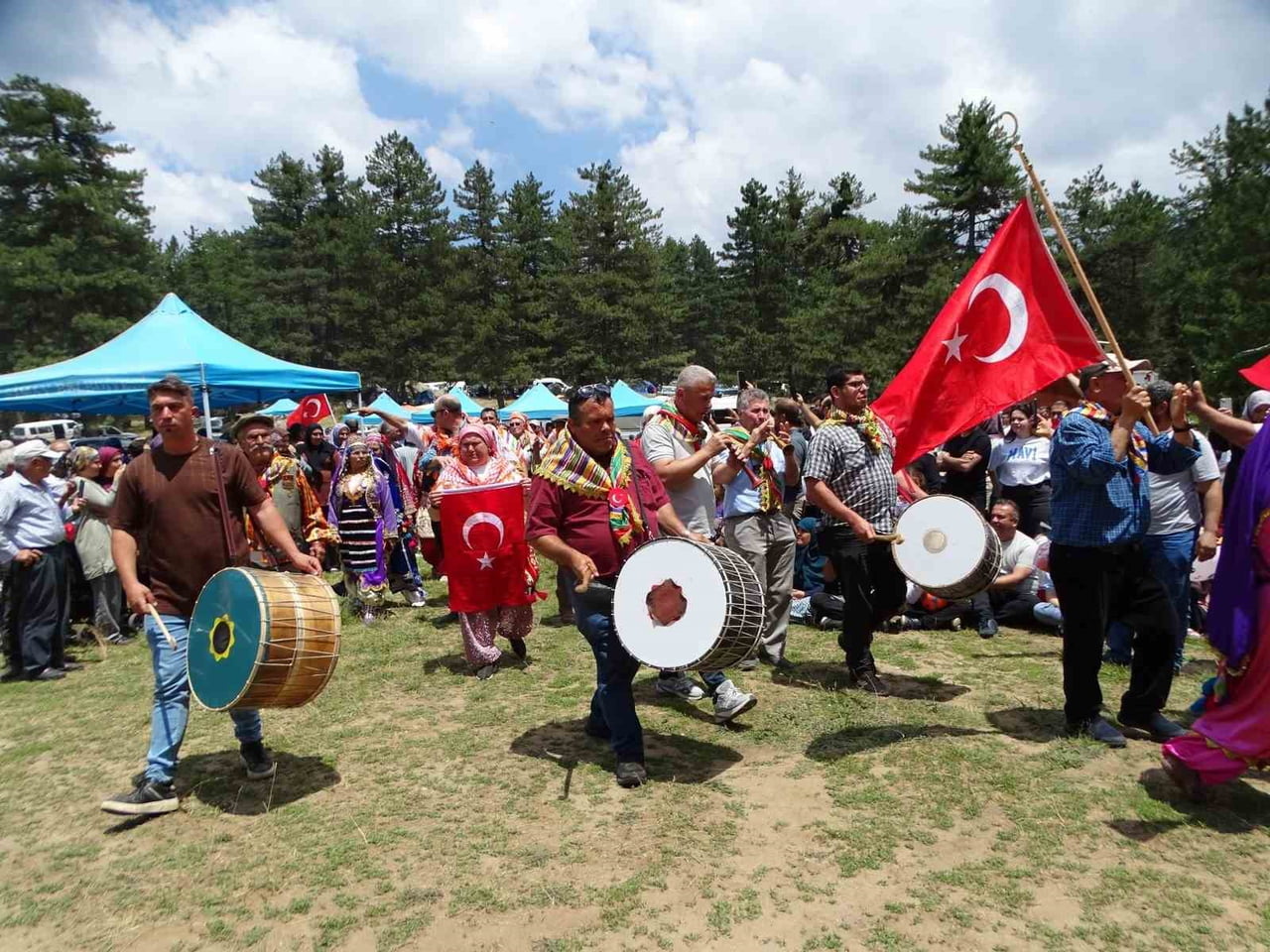 SİMAV GÖLCÜK YAYLASI'NDAKİ YÖRÜK ŞENLİĞİNE YOĞUN İLGİ