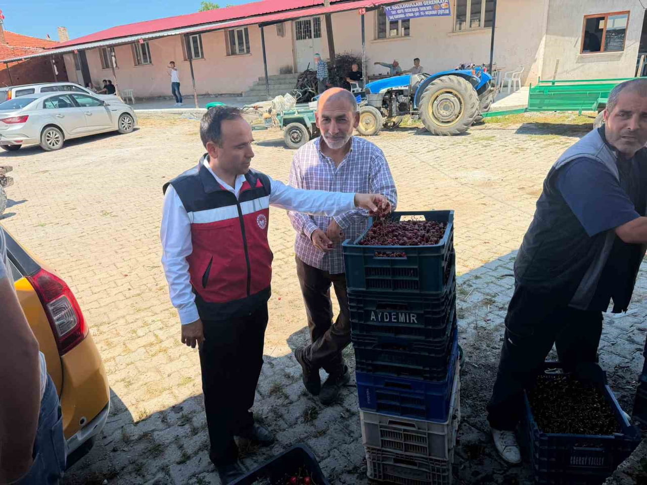 SİMAV İLÇE TARIM VE ORMAN MÜDÜRLÜĞÜNDEN KİRAZ ALIM MERKEZLERİNE ZİYARET