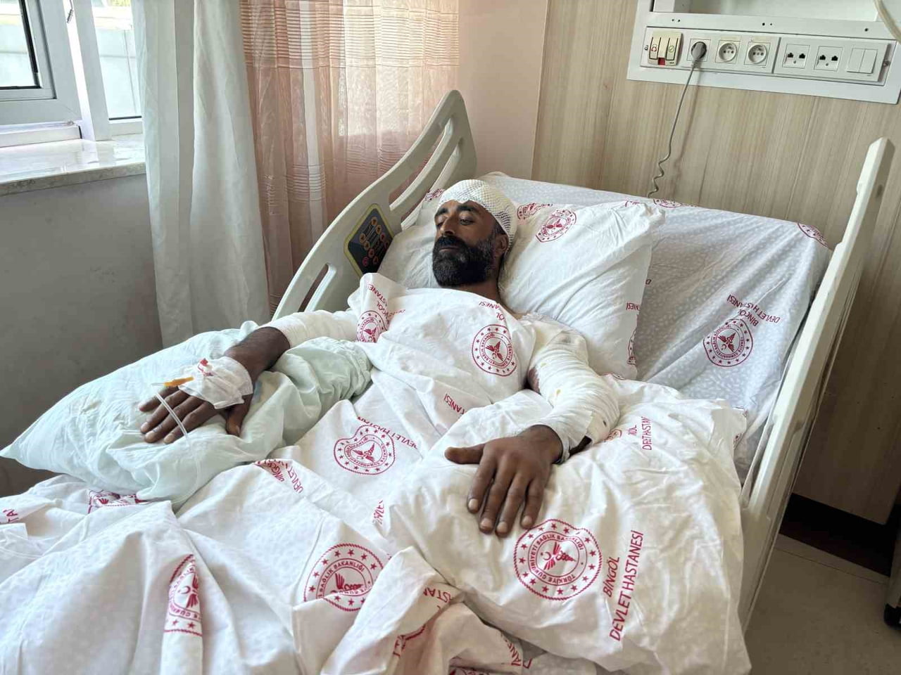 SİNAN ŞABAHAT AYI SALDIRI SONUCU YARALANDI