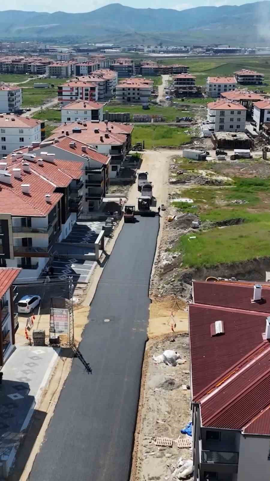 SİNCAN BELEDİYESİ, İLÇE GENELİNDE SÜRDÜRDÜĞÜ ASFALT SEFERBERLİĞİ KAPSAMINDA ÇALIŞMALARINA ARA...