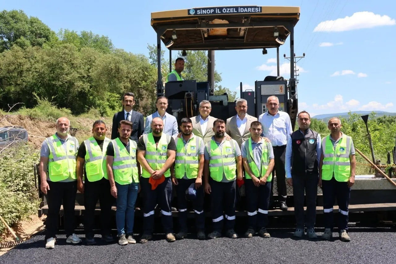 SİNOP'TA 2026 YILI ASFALT SEZONU DÜZENLENEN TÖRENLE BAŞLADI.