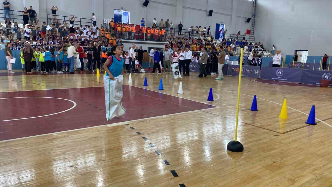 SİNOP'TA GENÇLİK VE SPOR İL MÜDÜRLÜĞÜ İLE İL MİLLİ EĞİTİM MÜDÜRLÜĞÜ İŞ BİRLİĞİNDE DÜZENLENEN...