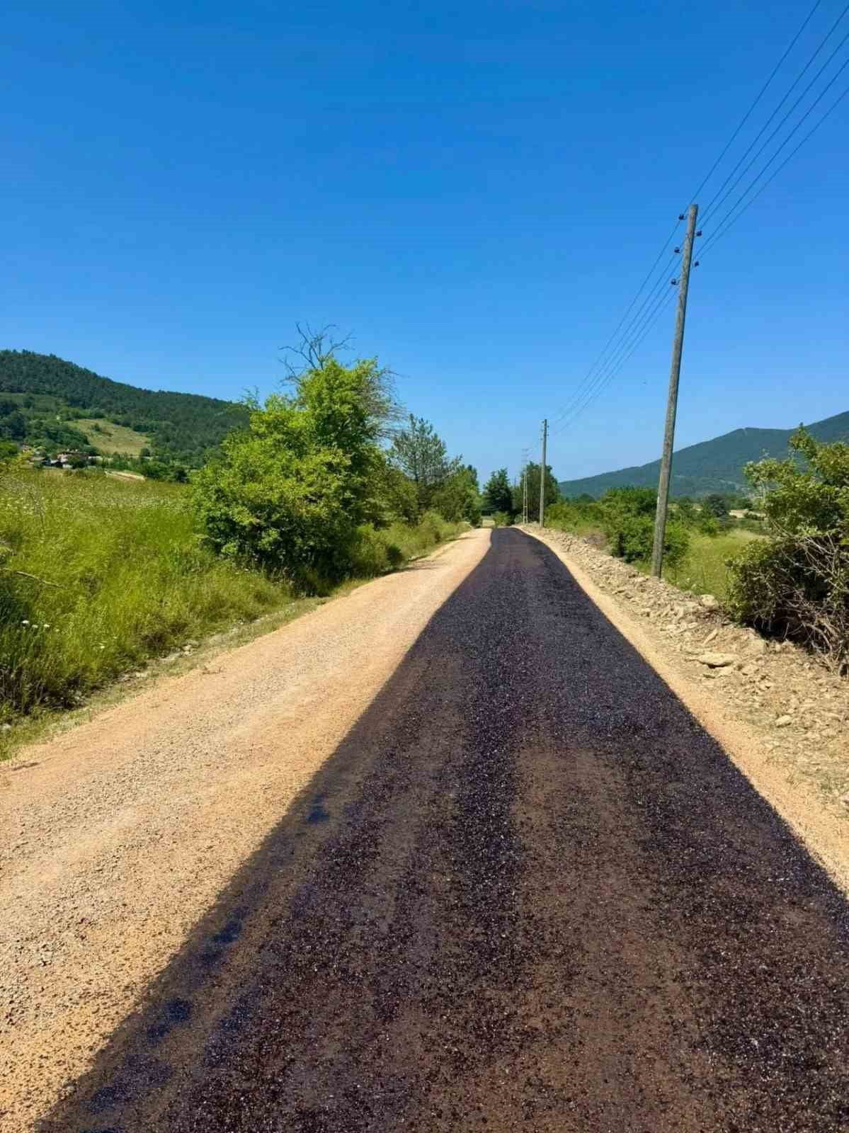 SİNOP İL ÖZEL İDARESİ, 2026 YILI KÖYDES ASFALTLAMA PROGRAMI KAPSAMINDA İLK ASTARLAMA ÇALIŞMALARINA...
