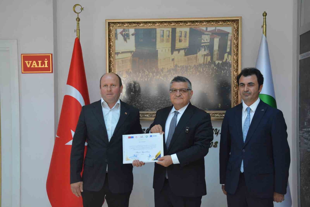 SİNOP VALİSİ DR.MUSTAFA ÖZARSLAN (ORTADA)  TKDK SAMSUN SİNOP KOORDİNATÖRÜ YUSUF ÖZBEY (SAĞDA)...
