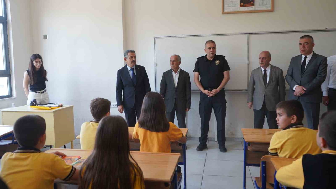 ŞIRNAK'TA 2025-2026 EĞİTİM ÖĞRETİM YILININ SONA ERMESİYLE BİRLİKTE 152 BİN 312 ÖĞRENCİ KARNE...