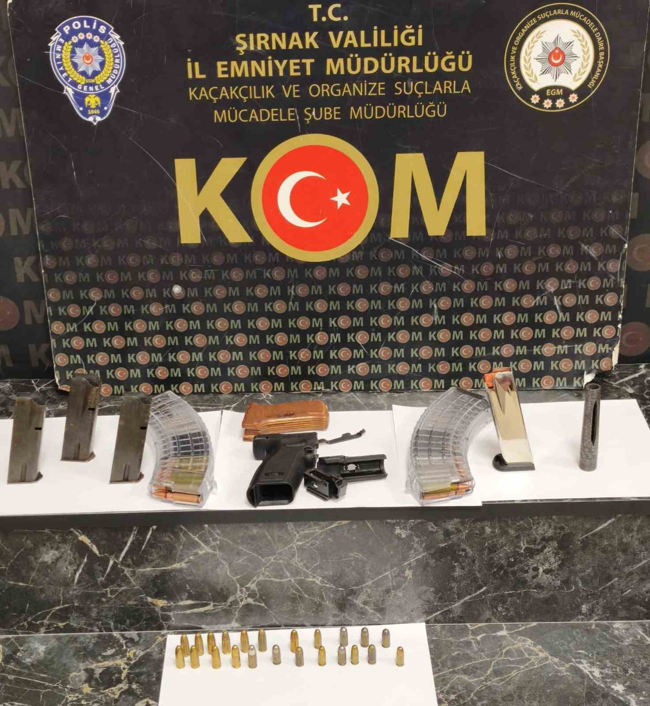 ŞIRNAK'TA ASAYİŞ, NARKOTİK VE KAÇAKÇILIK OPERASYONLARINDA PİYASA DEĞERİ YAKLAŞIK 4 MİLYON 250 BİN...