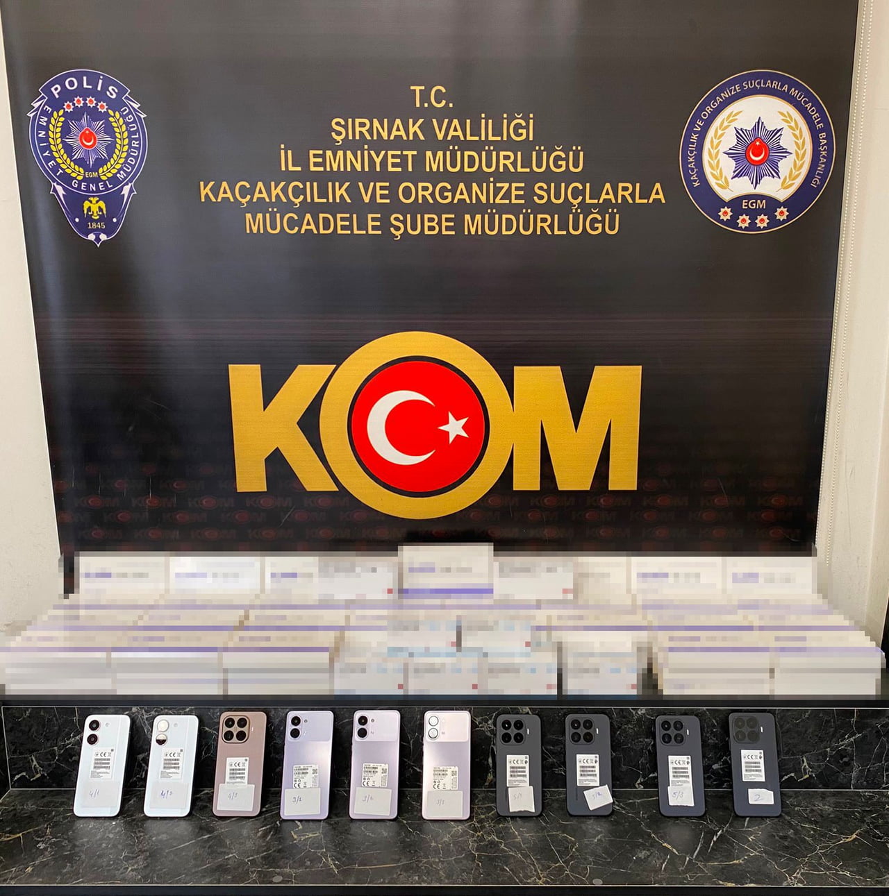 ŞIRNAK'TA ASAYİŞ, NARKOTİK VE KAÇAKÇILIK OPERASYONLARINDA PİYASA DEĞERİ YAKLAŞIK 4 MİLYON 250 BİN...