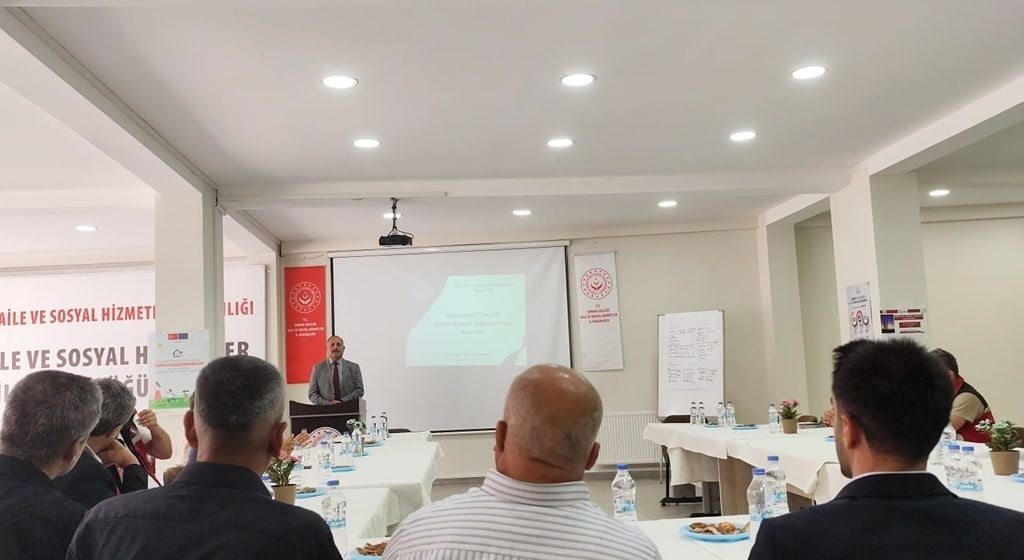 ŞIRNAK'TA, CUMHURBAŞKANLIĞI TARAFINDAN İLAN EDİLEN "AİLE YILI" ETKİNLİKLERİ KAPSAMINDA MUHTARLARLA...