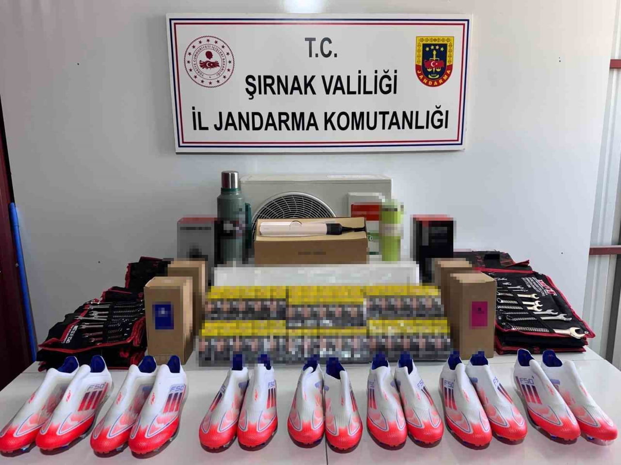 ŞIRNAK'TA İL JANDARMA KOMUTANLIĞI KAÇAKÇILIK VE ORGANİZE SUÇLARLA MÜCADELE (KOM) ŞUBE MÜDÜRLÜĞÜ...
