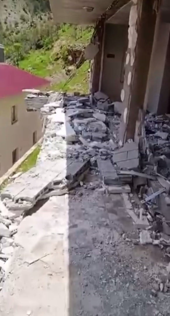 ŞIRNAK’IN BEYTÜŞŞEBAP İLÇESİNE BAĞLI ILICAK KÖYÜ’NDE BULUNAN ZÜMRÜT KAPLICALARI’NDA HENÜZ NEDENİ...