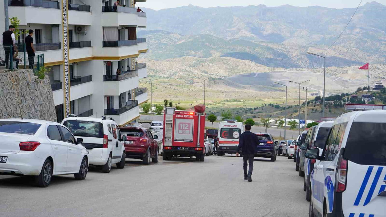 ŞIRNAK MERKEZ YENİ MAHALLEDE İKAMET EDEN ŞIRNAK DEVLET HASTANESİ’NDE GÖREVLİ HEMŞİRE EVİNDE ÖLÜ...