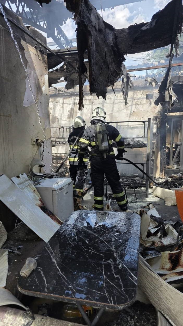 ŞIRNAK MERKEZE BAĞLI İKİZCE KÖYÜ YAKINLARINDA ÇIKAN BİNA YANGINI KORKU DOLU ANLARA NEDEN...